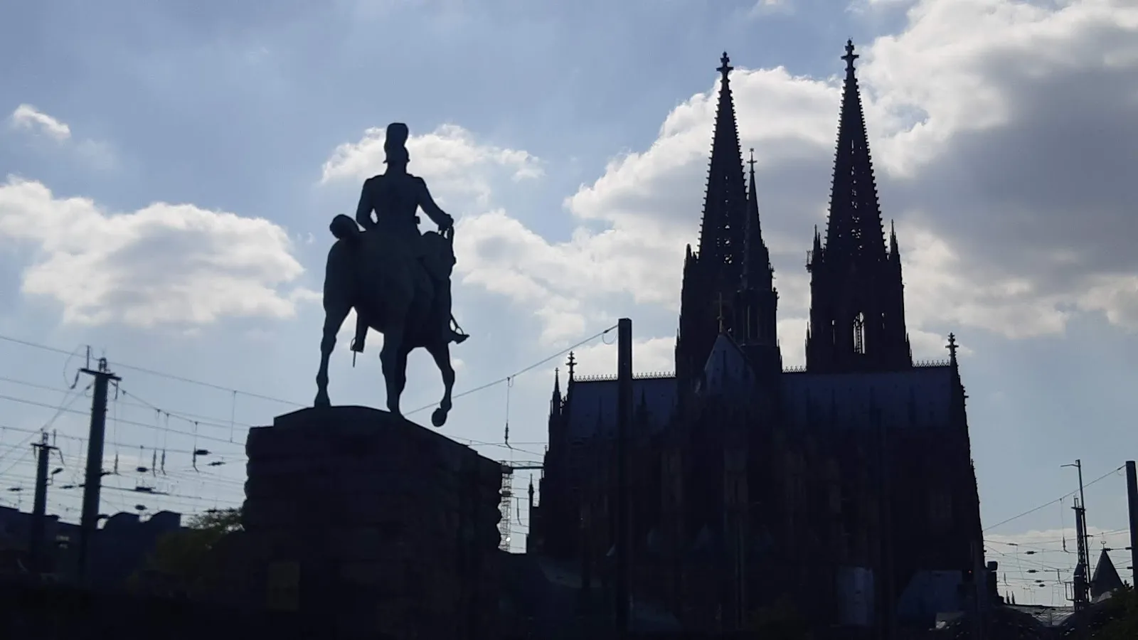 Кладбище Домхернфридхоф в Кёльне, Германия