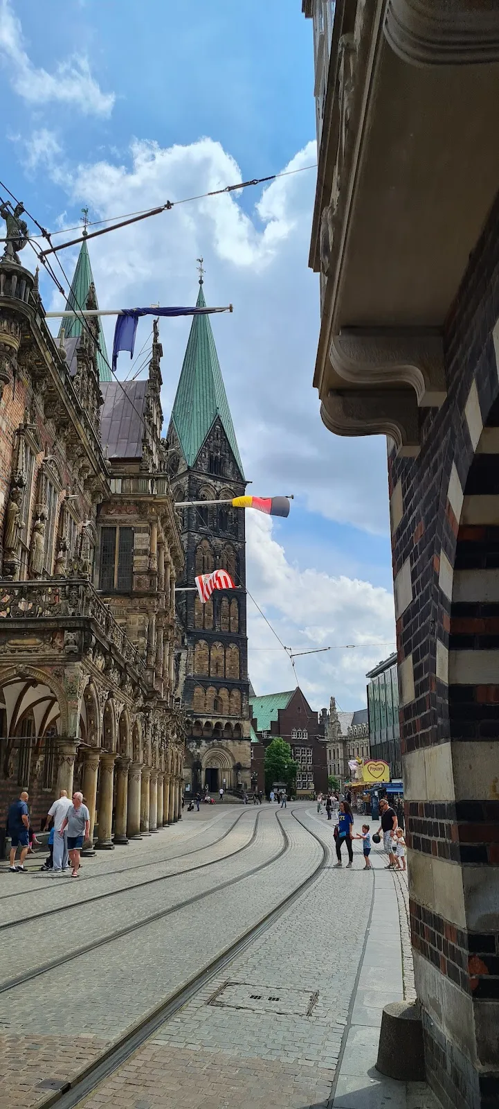 Площадь Домшоф в Бремене с историческими зданиями