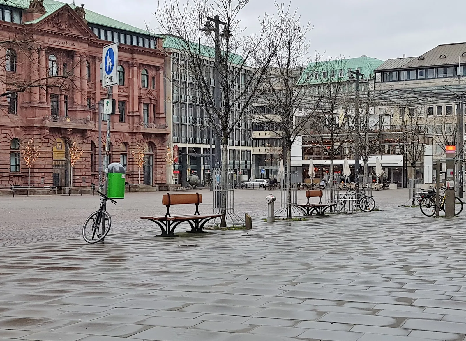 Площадь Домшоф в Бремене с историческими зданиями