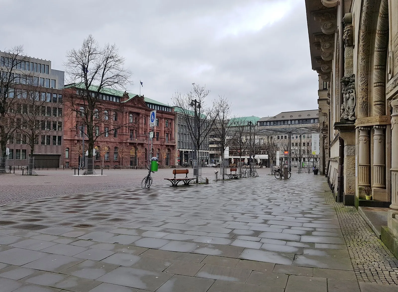 Площадь Домшоф в Бремене с историческими зданиями