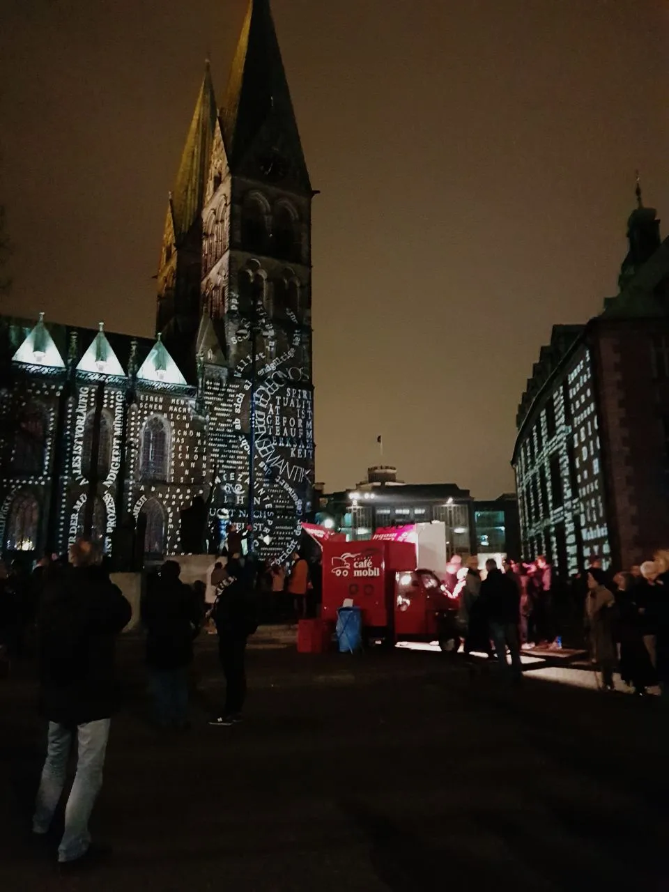 Площадь Домшоф в Бремене с историческими зданиями