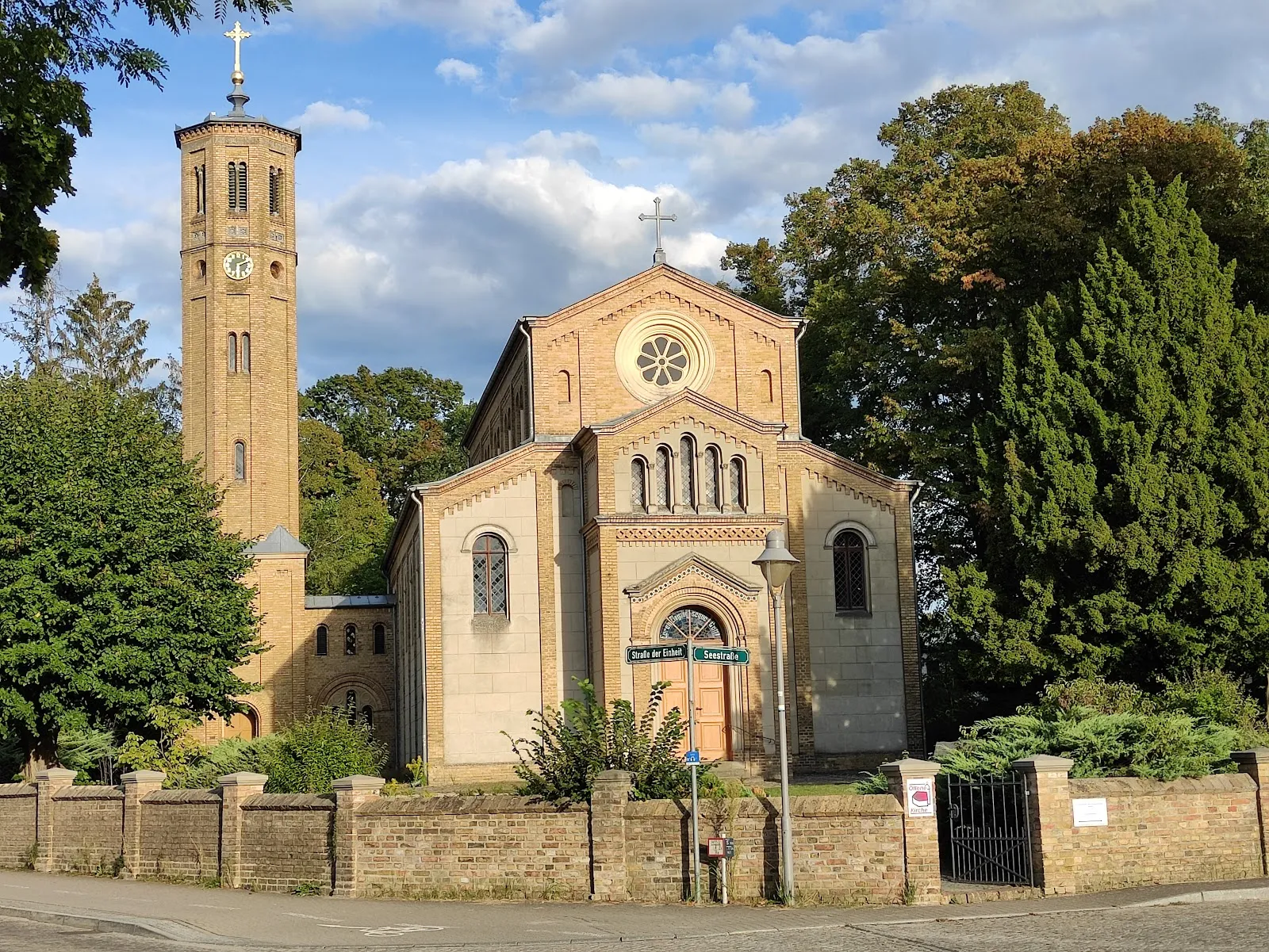 Дворец Капут, историческая усадьба в Германии, архитектура, достопримечательность