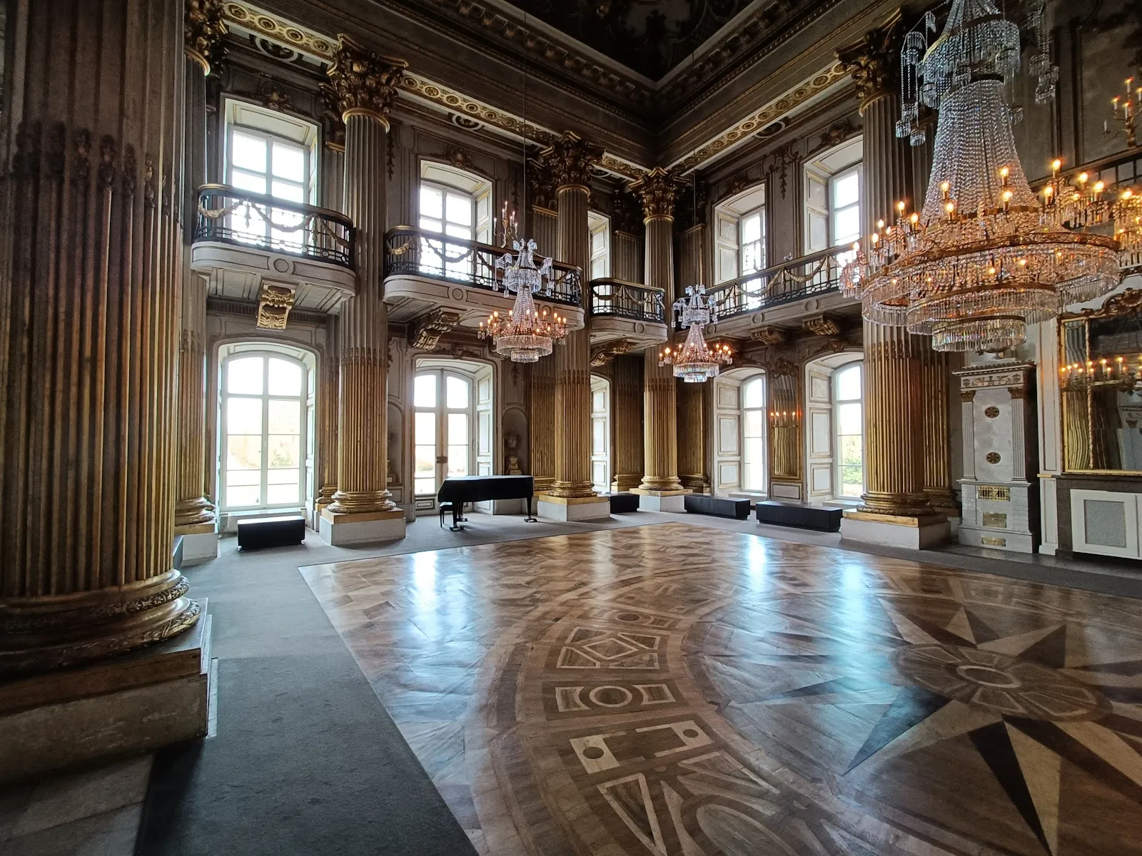 Дворец Людвигслуст, фасад