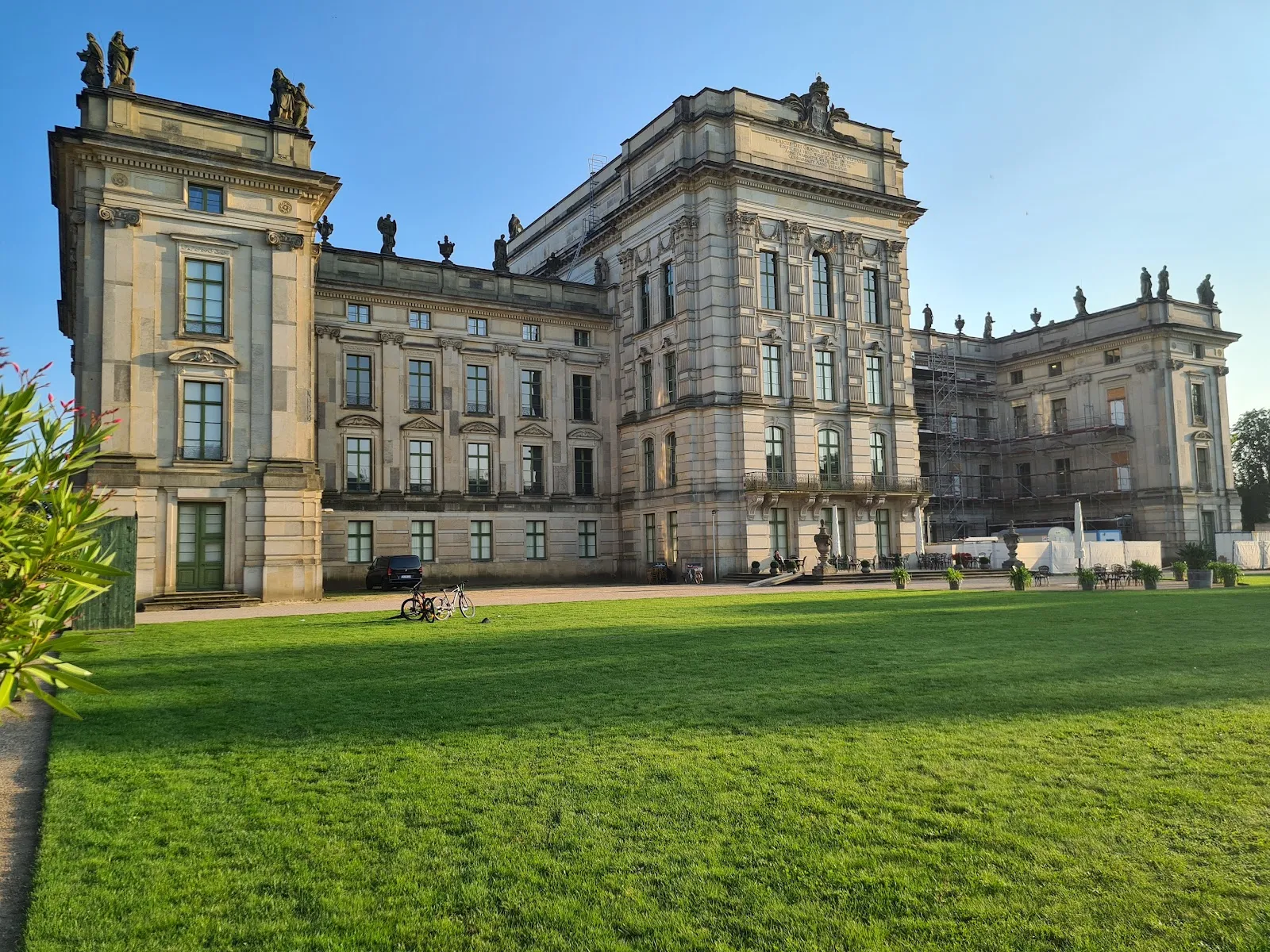 Дворец Людвигслуст, фасад