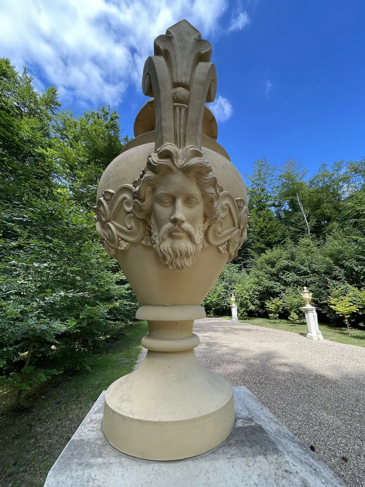 Дворец Людвигслуст, фасад