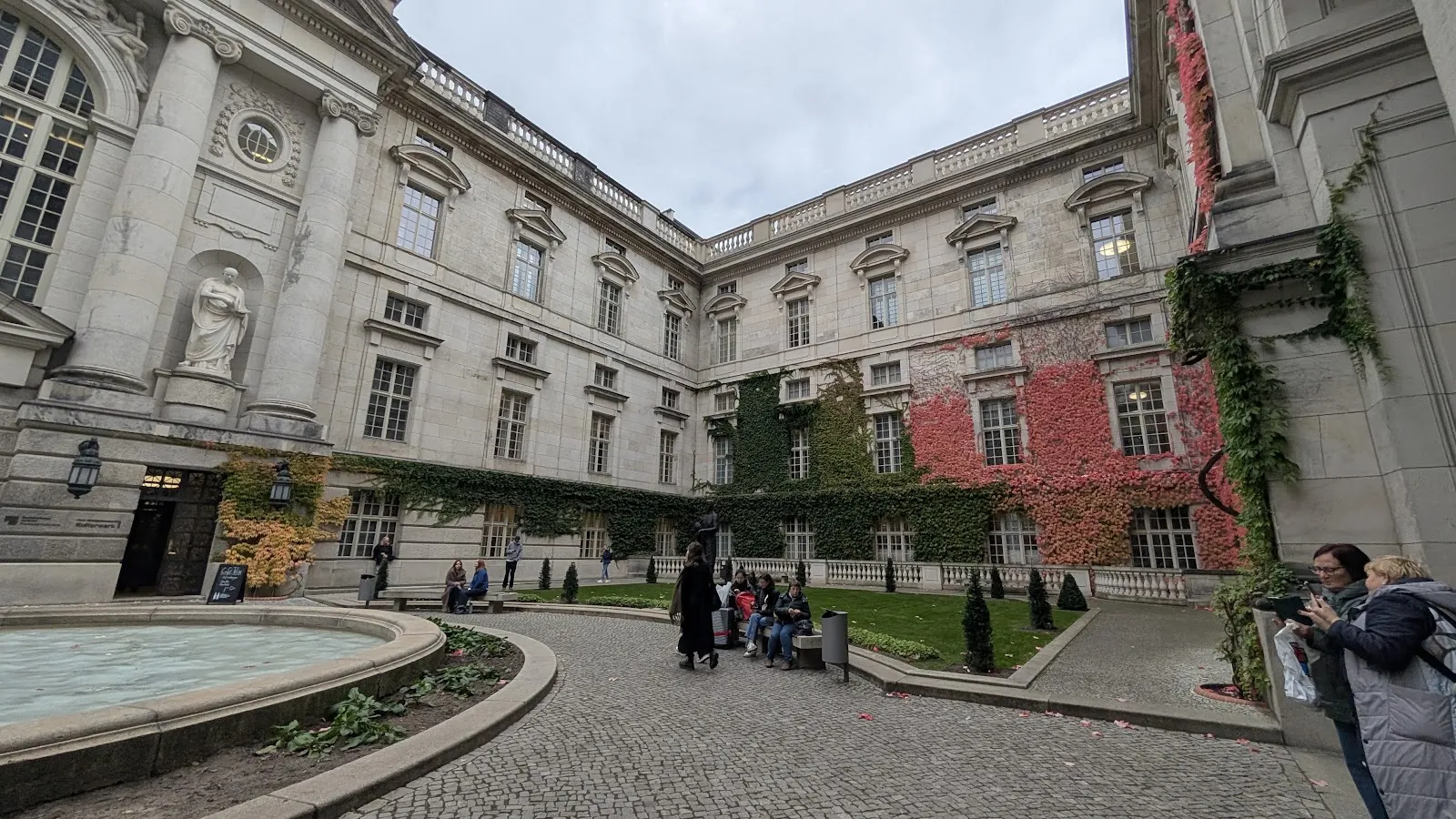 Дворец у крепостного рва, Берлин, историческое здание