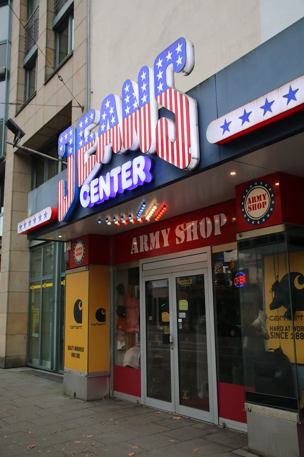 Фасад магазина Jeans & Army Shop Bremen