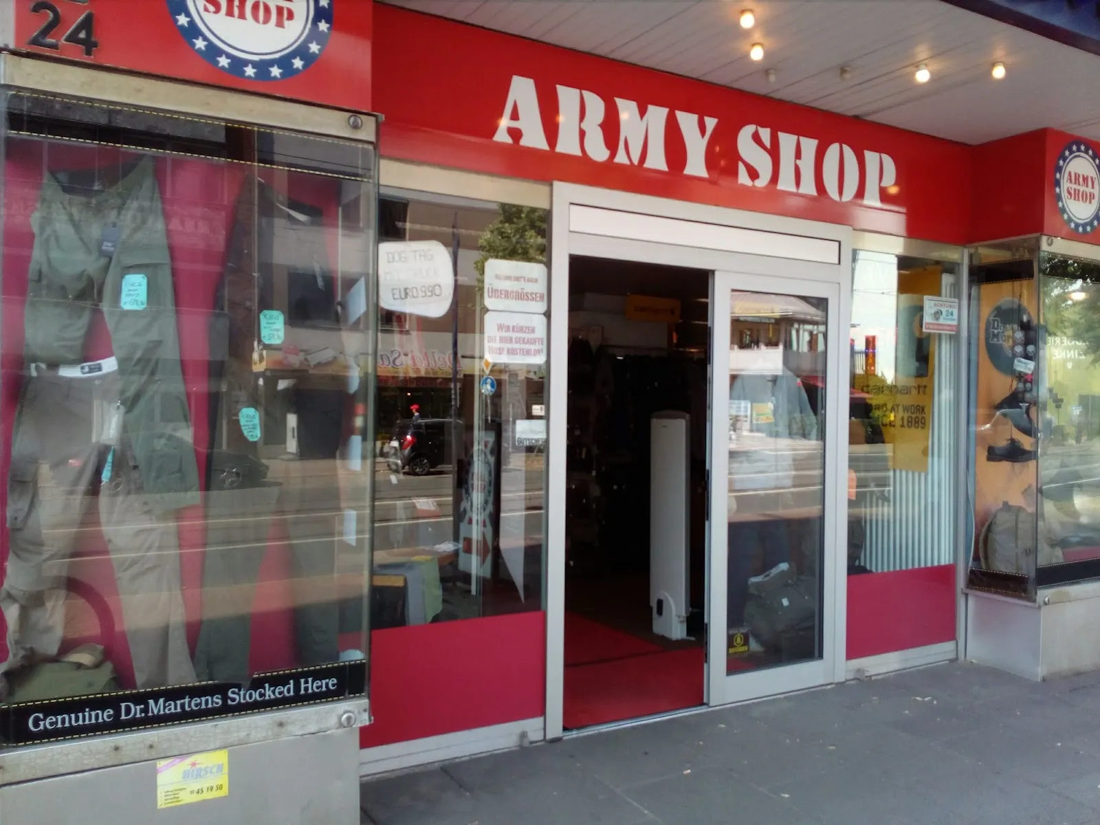 Фасад магазина Jeans & Army Shop Bremen