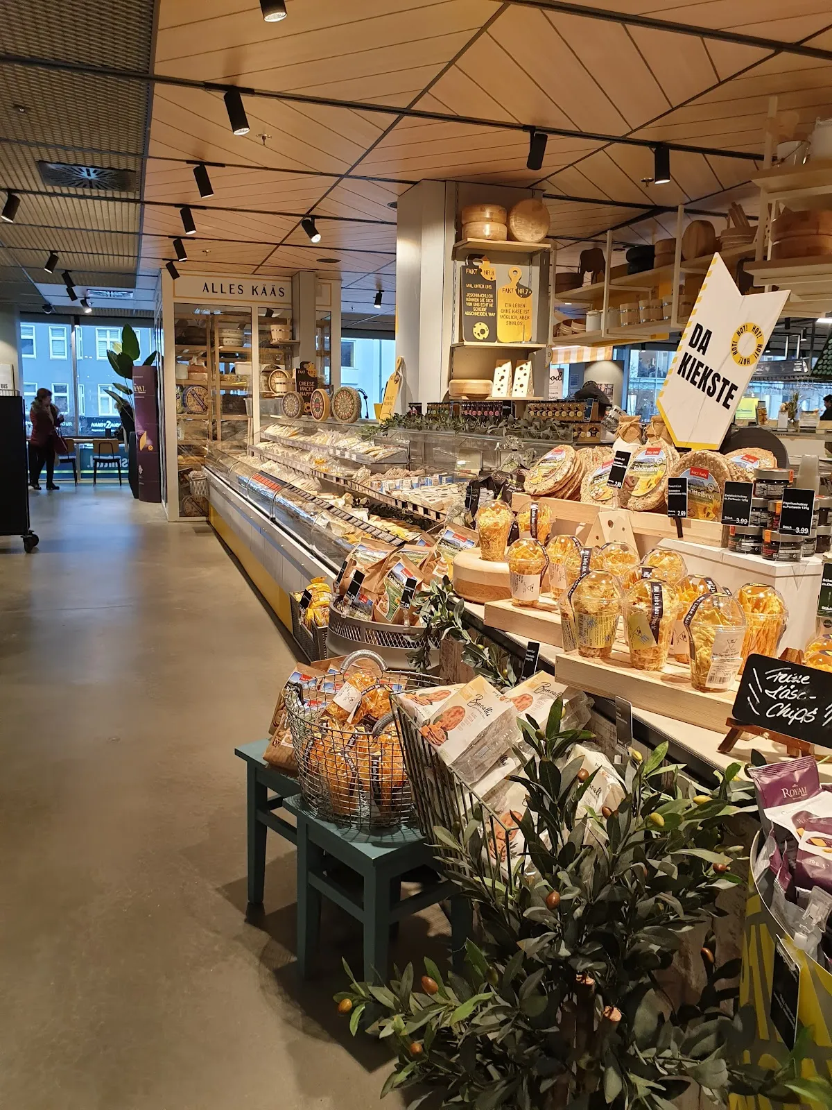 Фасад магазина EDEKA Center No. 1 в Берлине