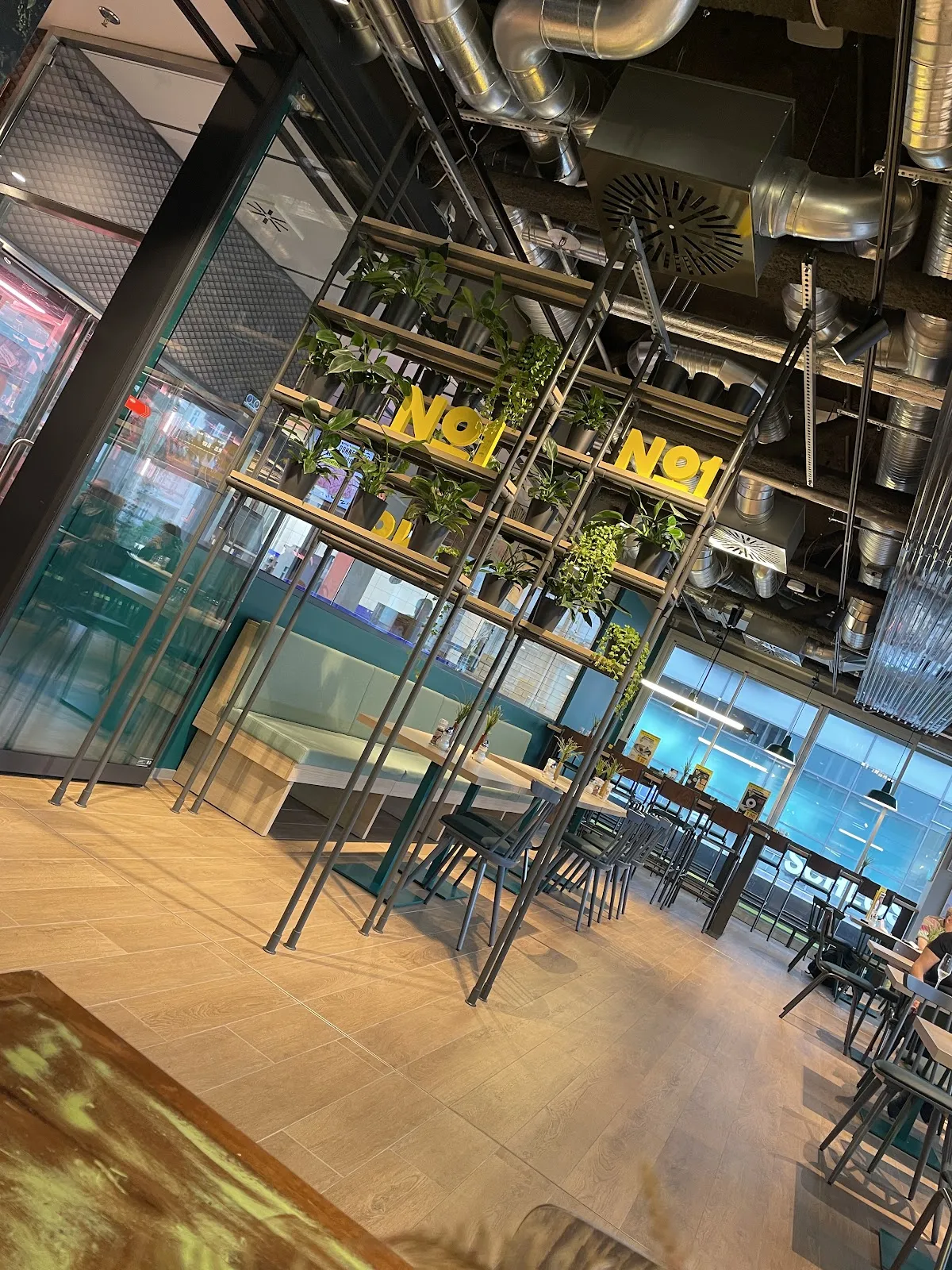 Фасад магазина EDEKA Center No. 1 в Берлине