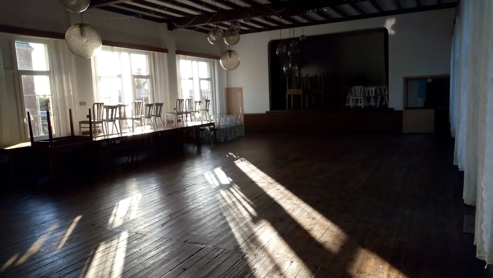 Флюхтлихт - Христос в центре е.В. в доме Лемуфер