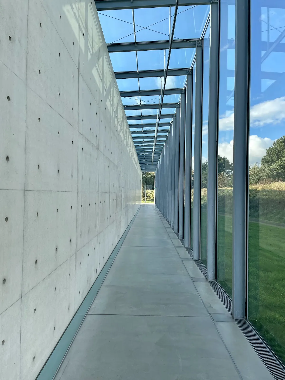 Здание Фонда Ланген с произведением искусства