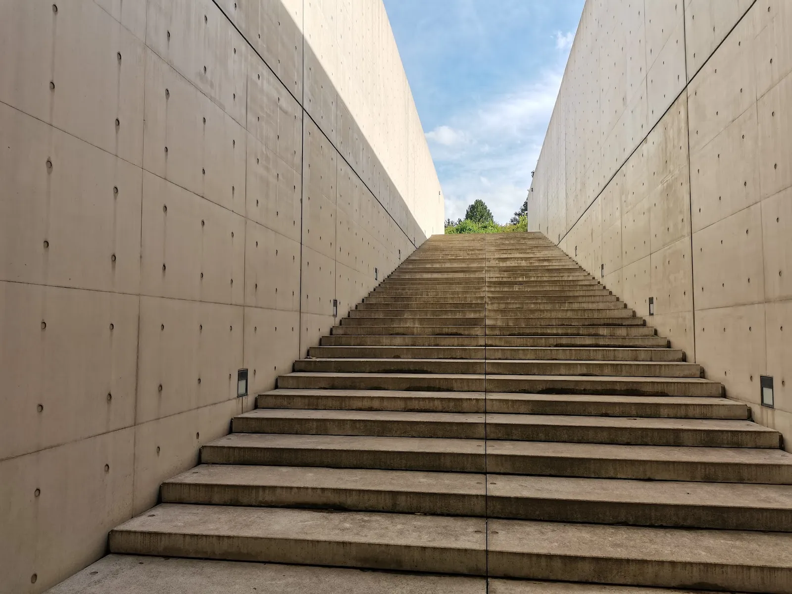 Здание Фонда Ланген с произведением искусства