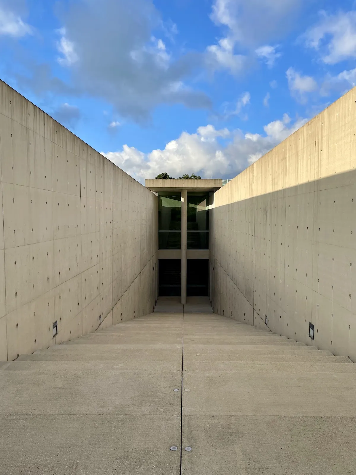 Здание Фонда Ланген с произведением искусства