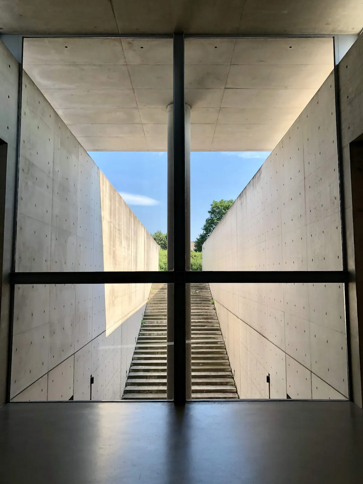 Здание Фонда Ланген с произведением искусства