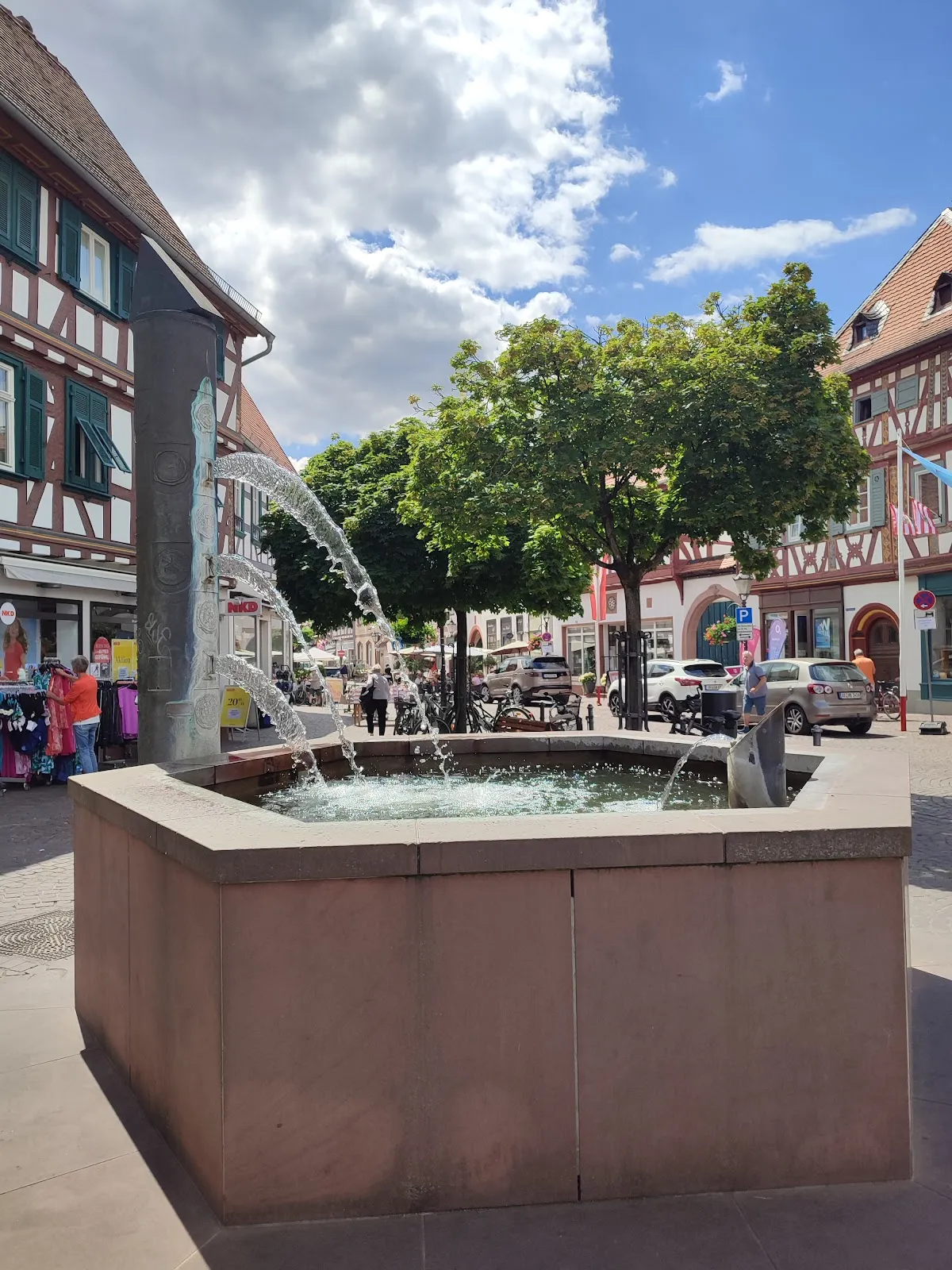 Фонтан на Рыночной площади в Зелигенштадте