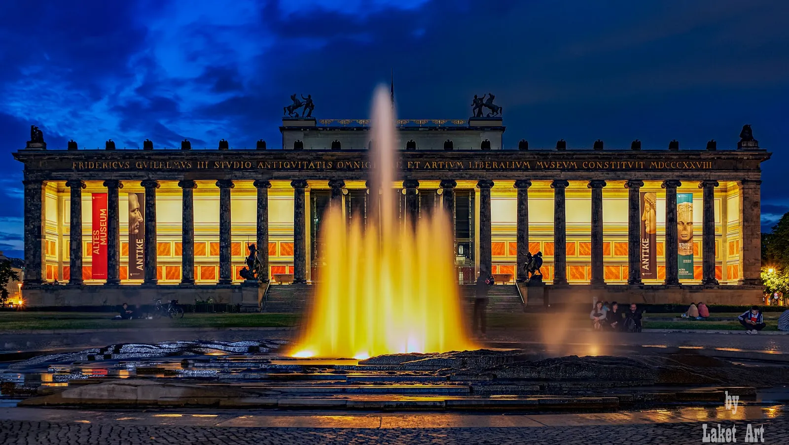 Фонтан в парке Лустгартен в Берлине