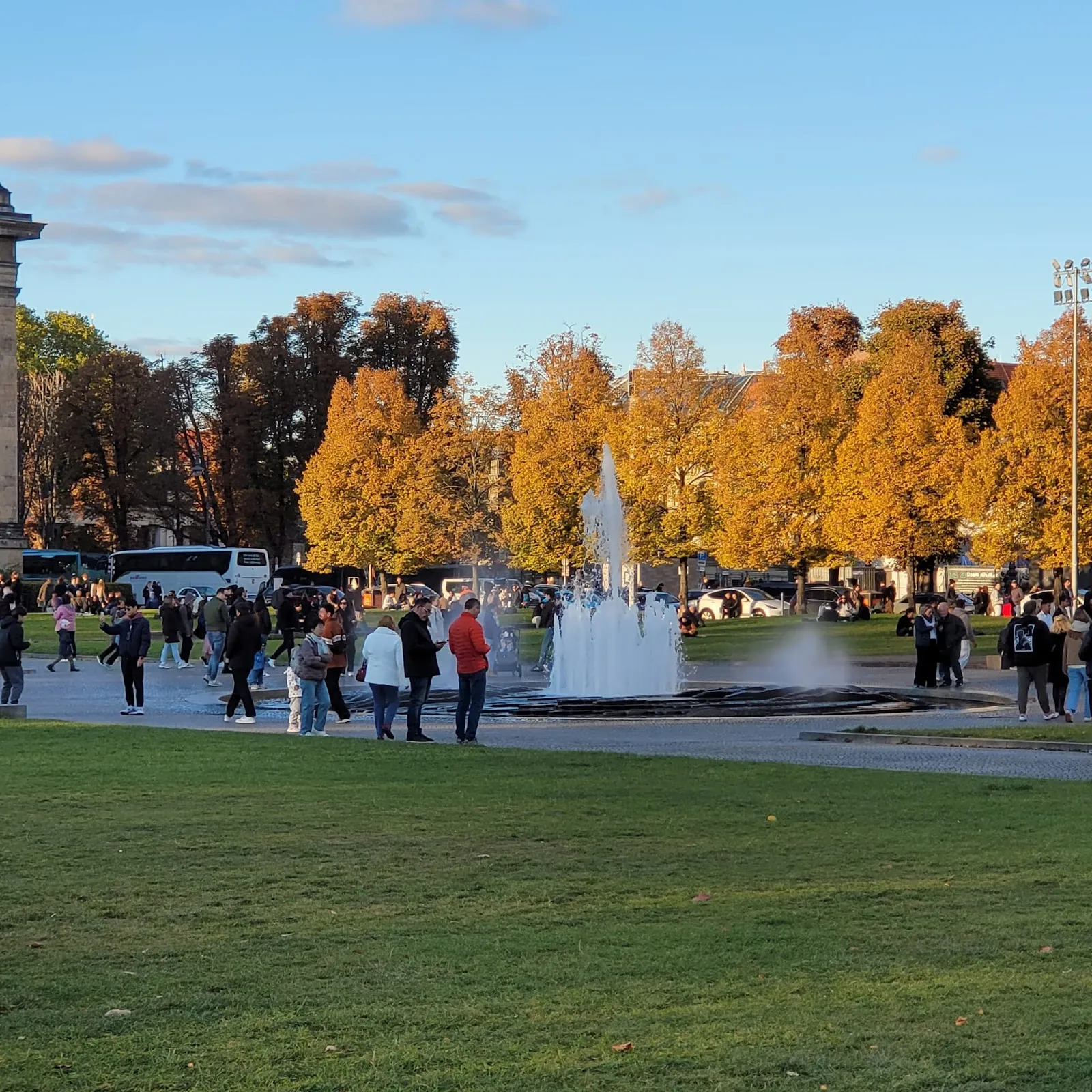 Фонтан в парке Лустгартен в Берлине