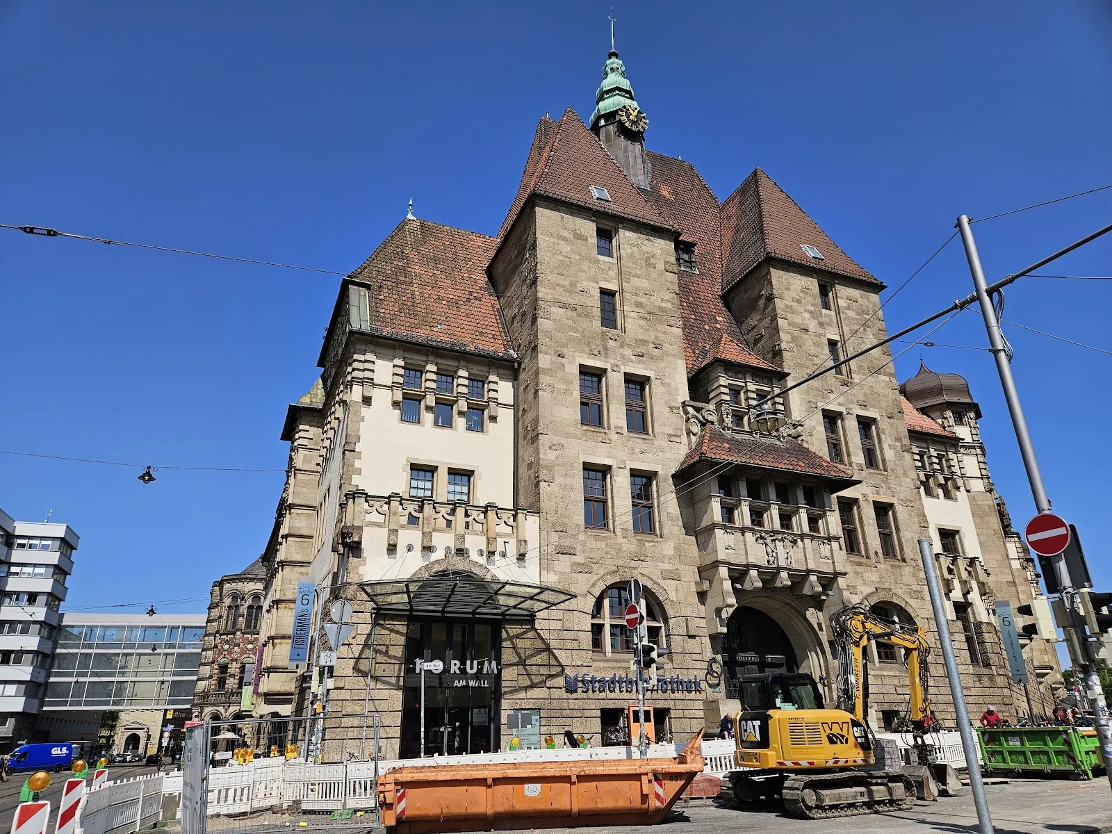 Форум у стены