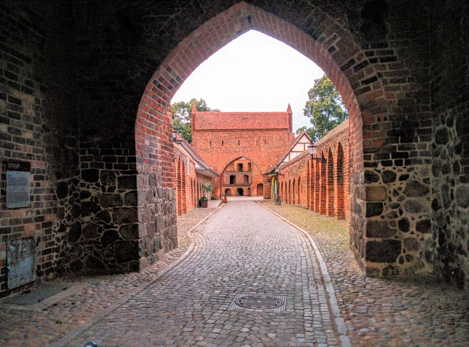 Фридландские ворота в городе Нойбранденбург, Германия