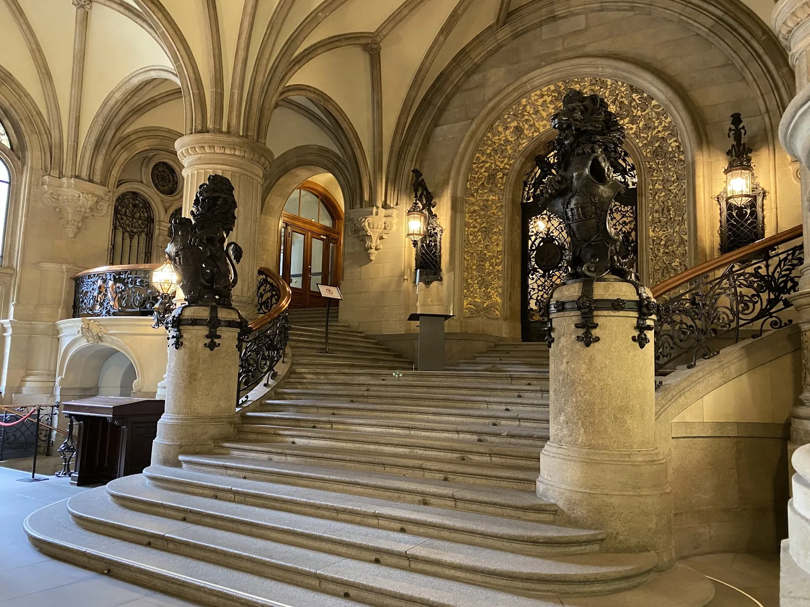 Гамбургская ратуша и Ратушная площадь