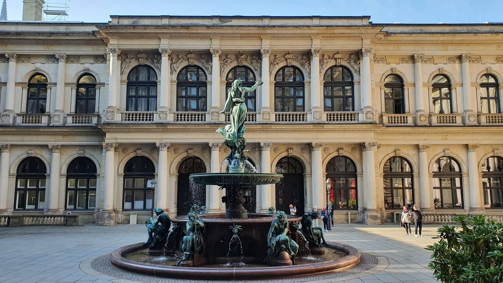 Гамбургская ратуша и Ратушная площадь