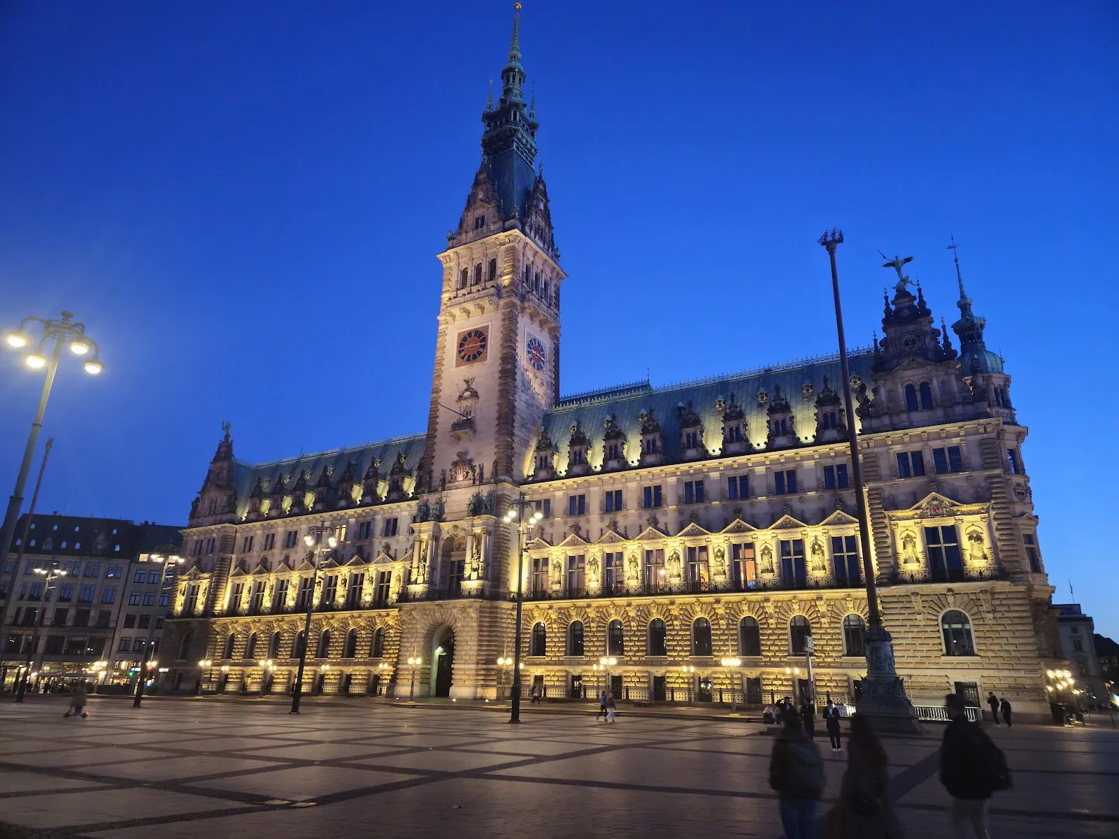 Гамбургская ратуша и Ратушная площадь