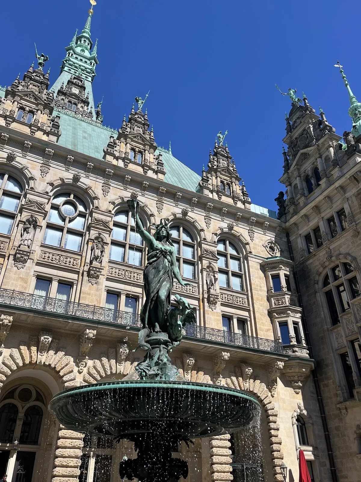 Гамбургская ратуша и Ратушная площадь