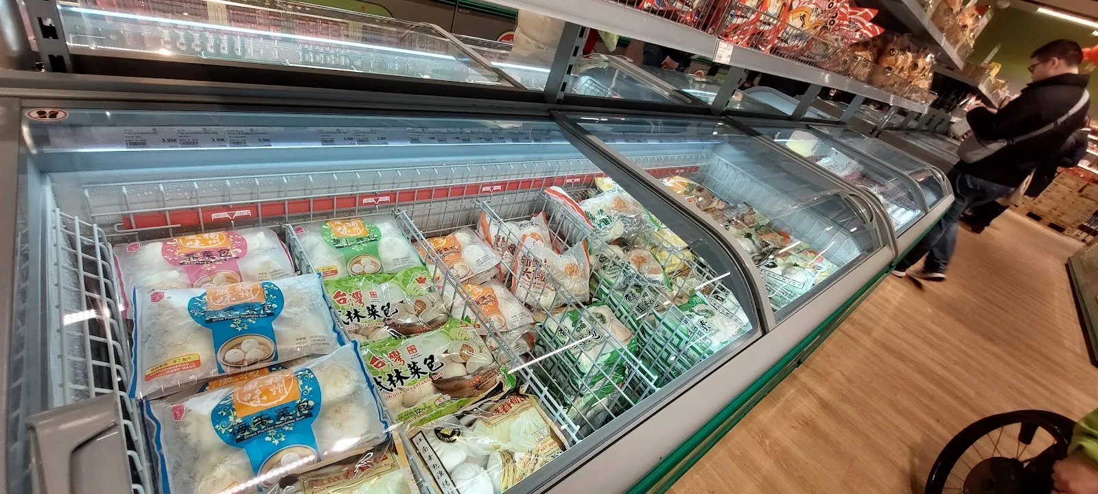 Фасад Go Asia Supermarkt в Бремене