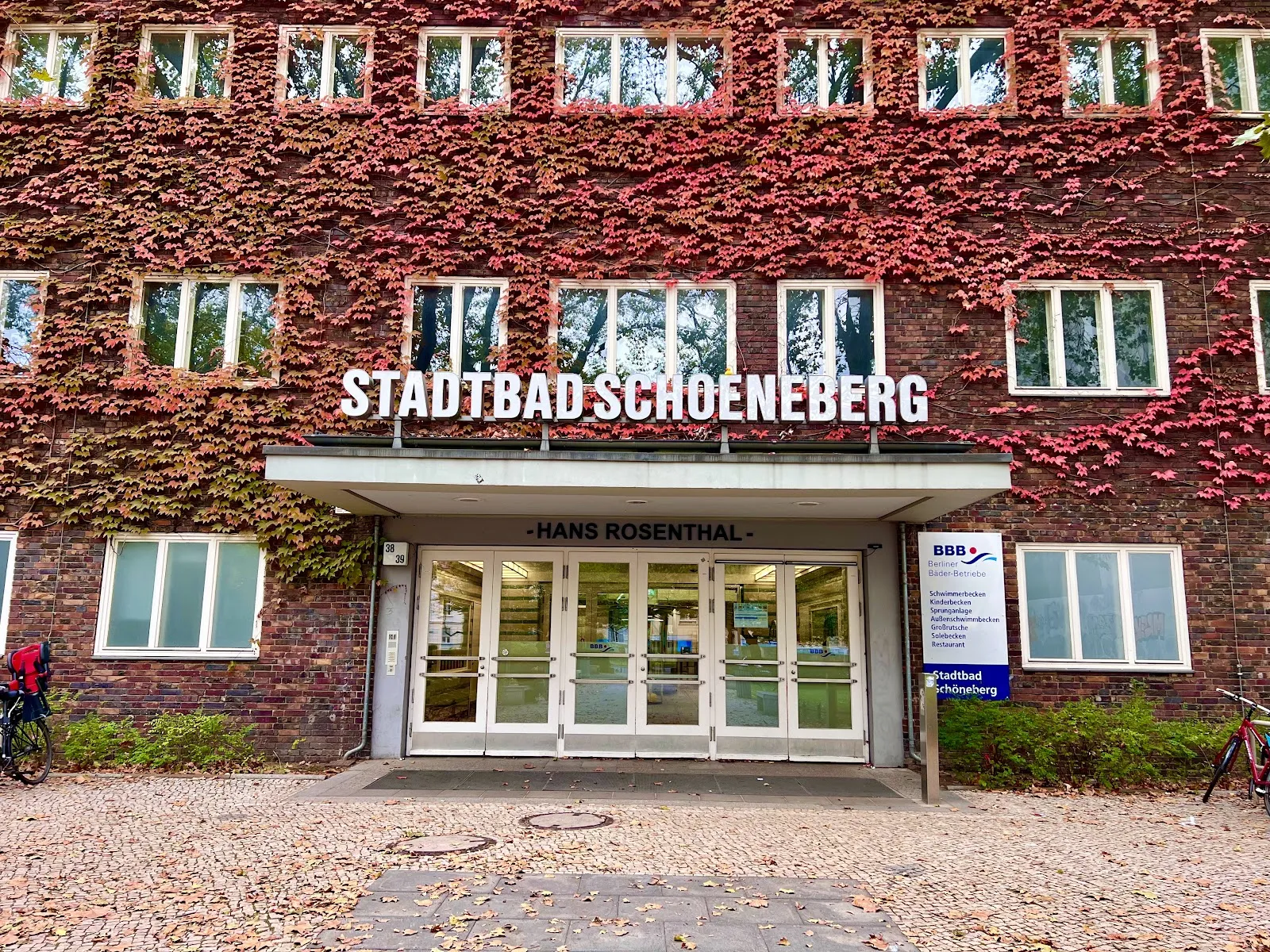 Плавание в бассейне Шёнеберг «Ханс Розенталь»