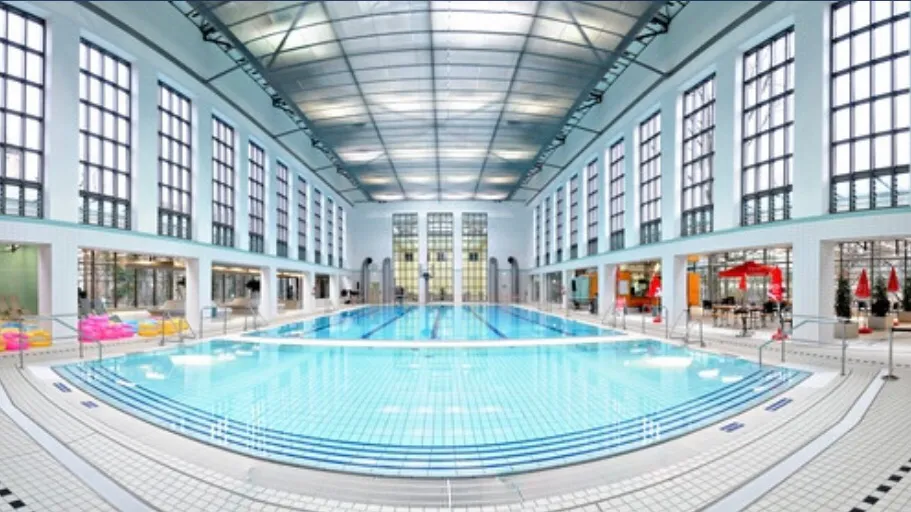 Плавание в бассейне Шёнеберг «Ханс Розенталь»