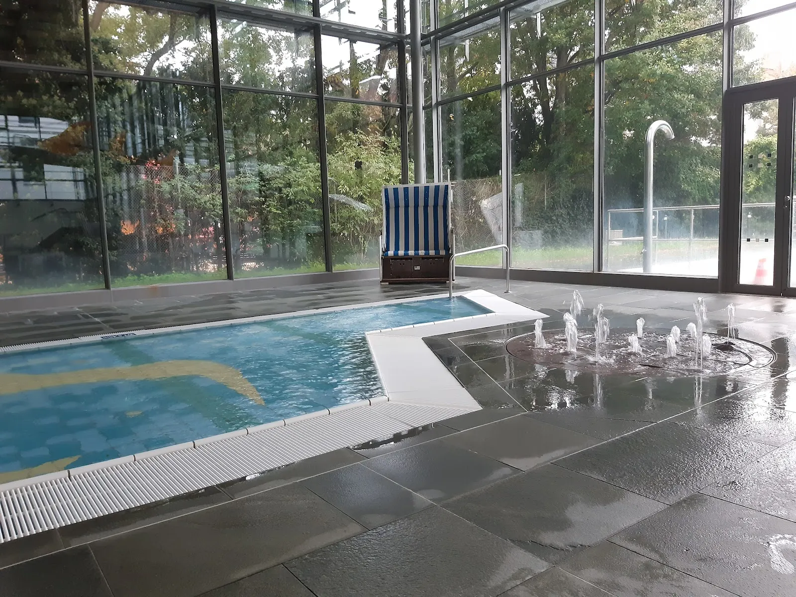 Плавание в бассейне Шёнеберг «Ханс Розенталь»