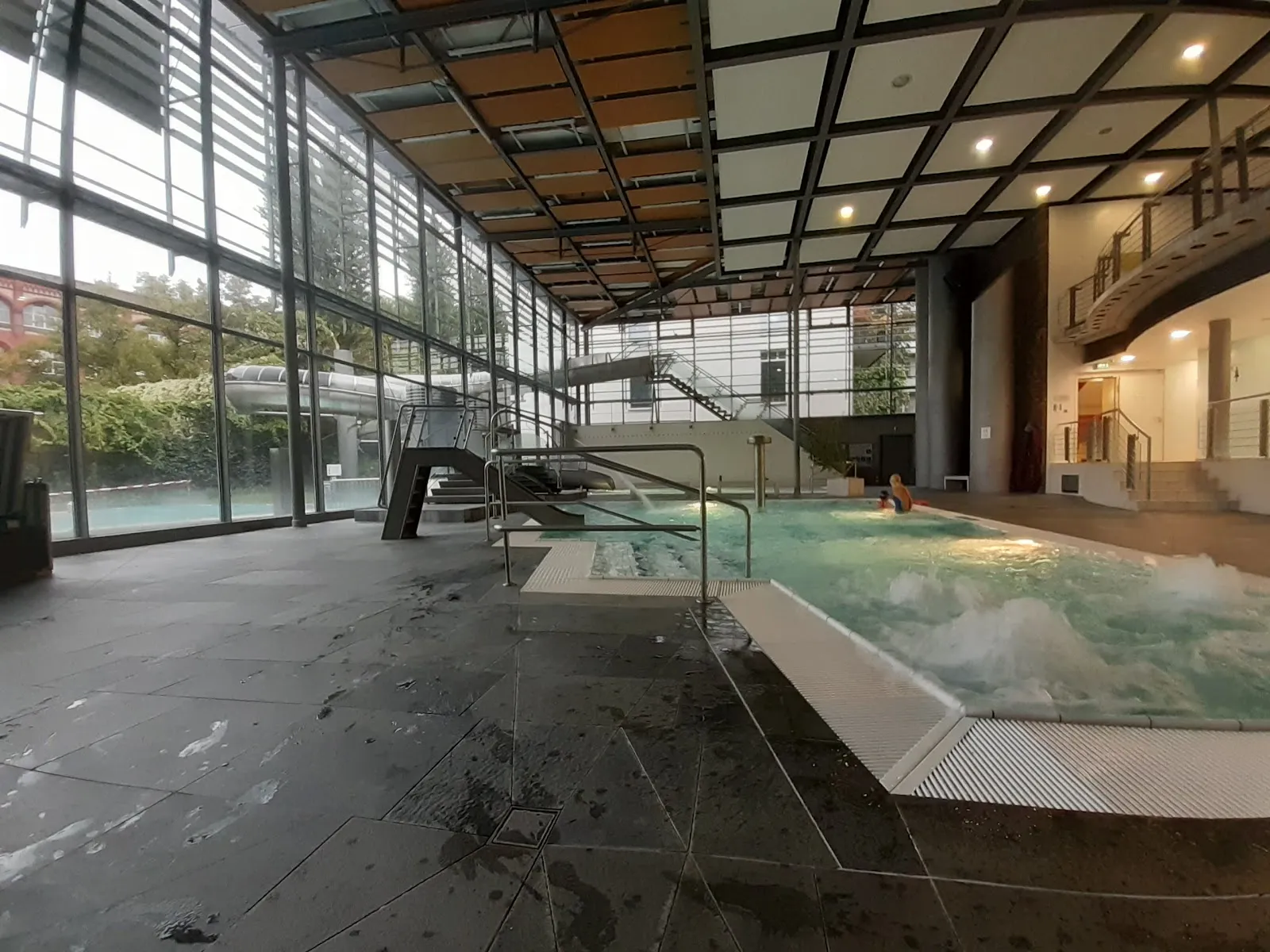 Плавание в бассейне Шёнеберг «Ханс Розенталь»