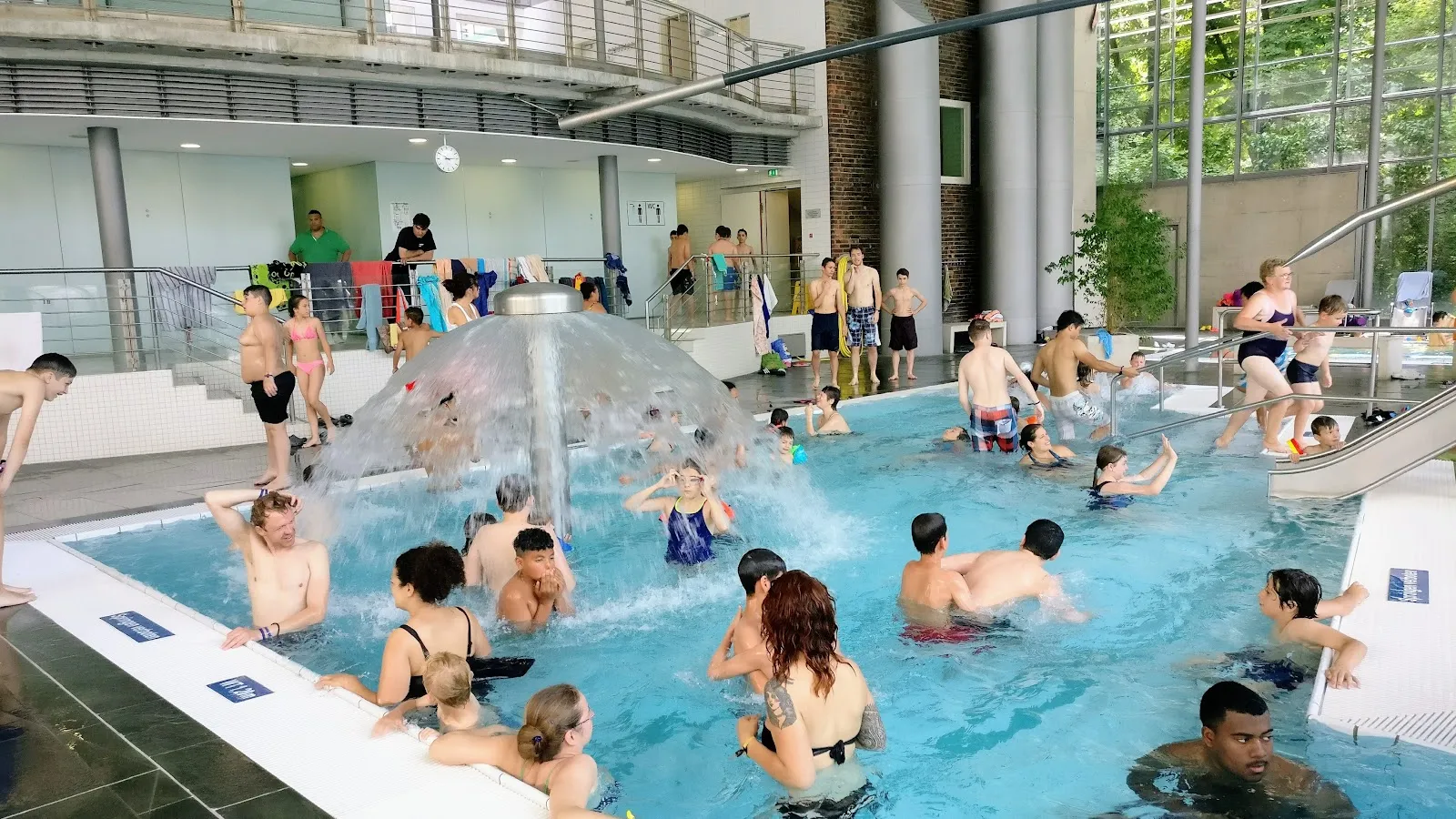 Плавание в бассейне Шёнеберг «Ханс Розенталь»