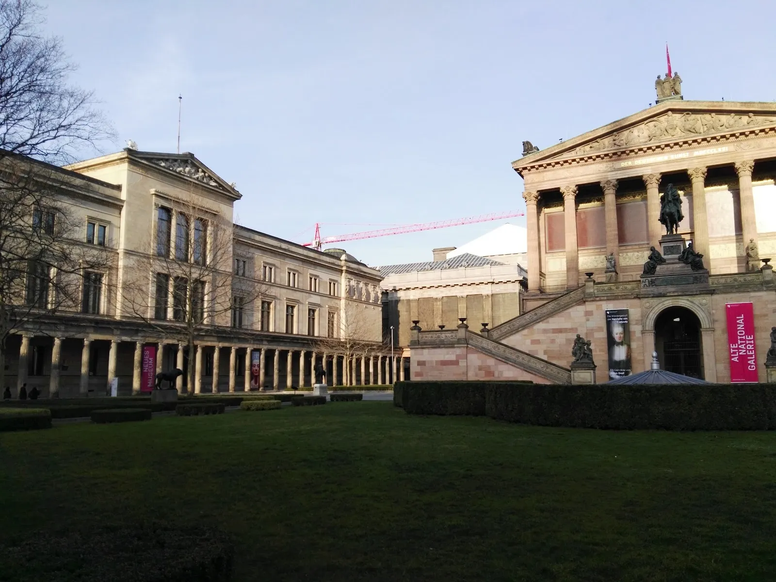 Гранитная чаша в парке Люстгартен, Берлин