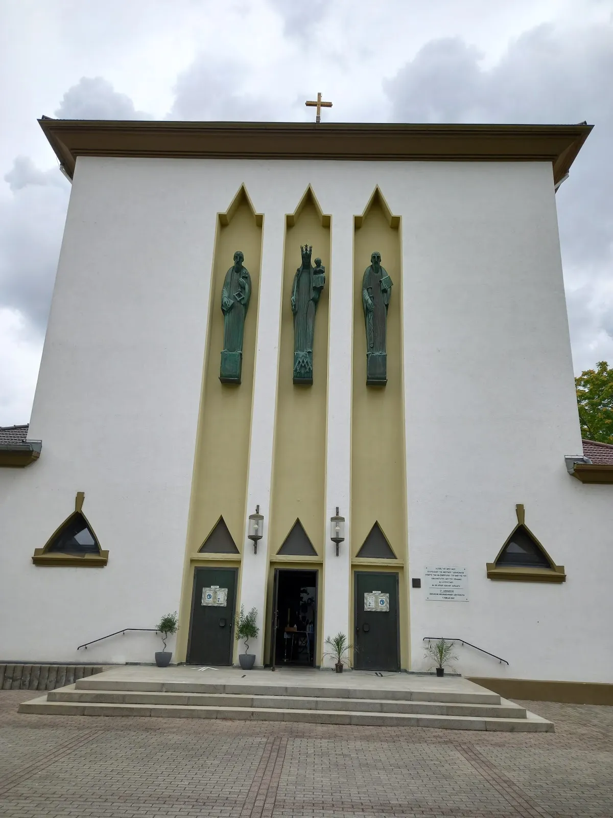 Вид на греко-православную церковь Благовещения Пресвятой Богородицы в Людвигсхафене