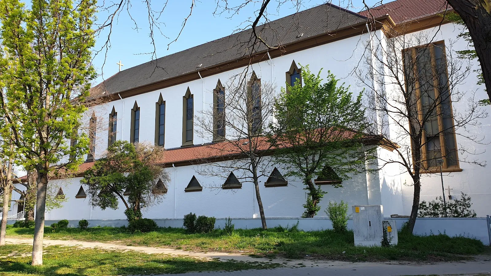 Вид на греко-православную церковь Благовещения Пресвятой Богородицы в Людвигсхафене