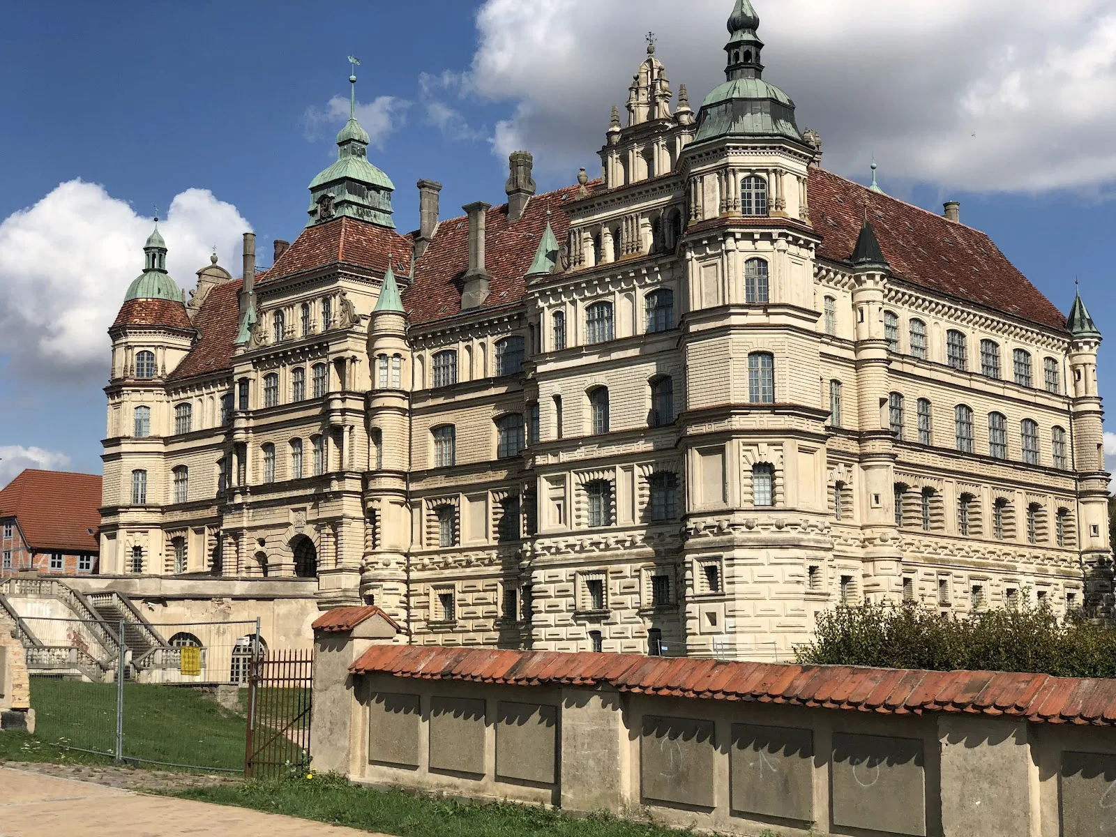 Гюстровский замок