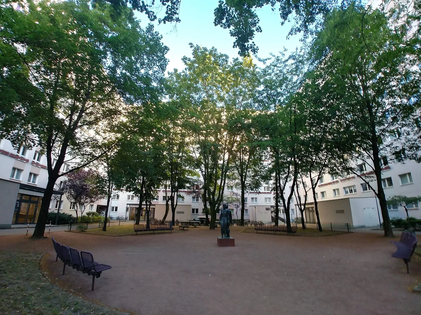 Здание синагоги ХАБАД на Александерплац в Берлине, Германия.