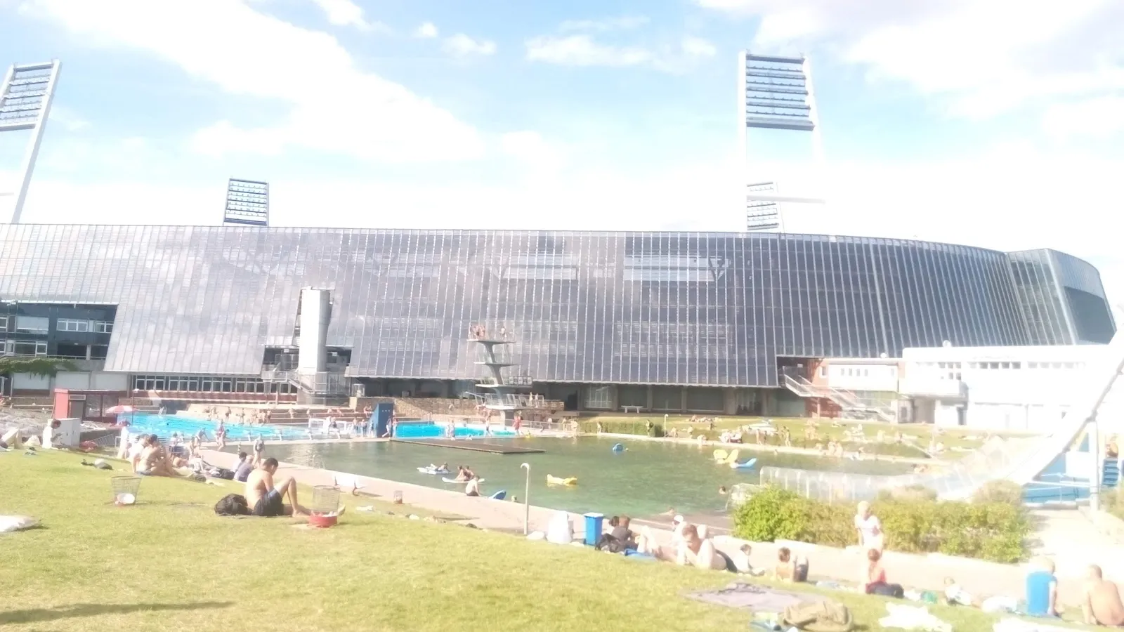 Интерьер бассейна ХанзеВассер в Бремене