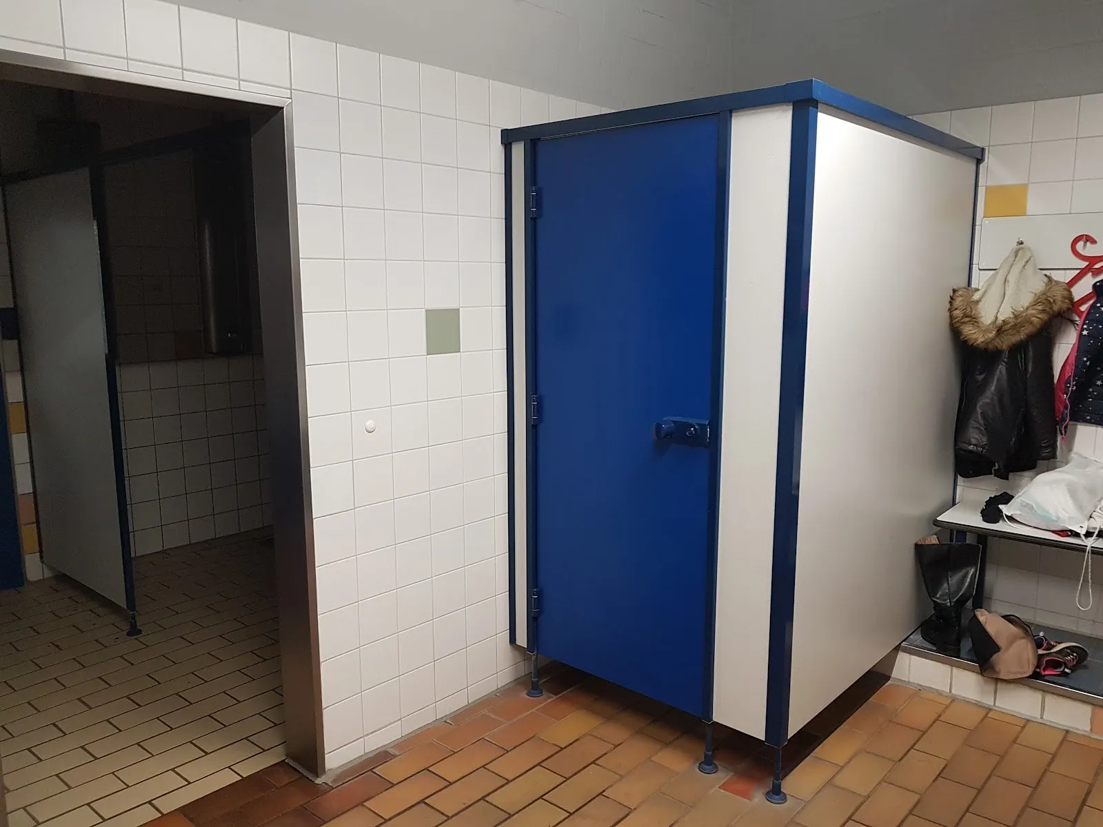 Интерьер бассейна ХанзеВассер в Бремене