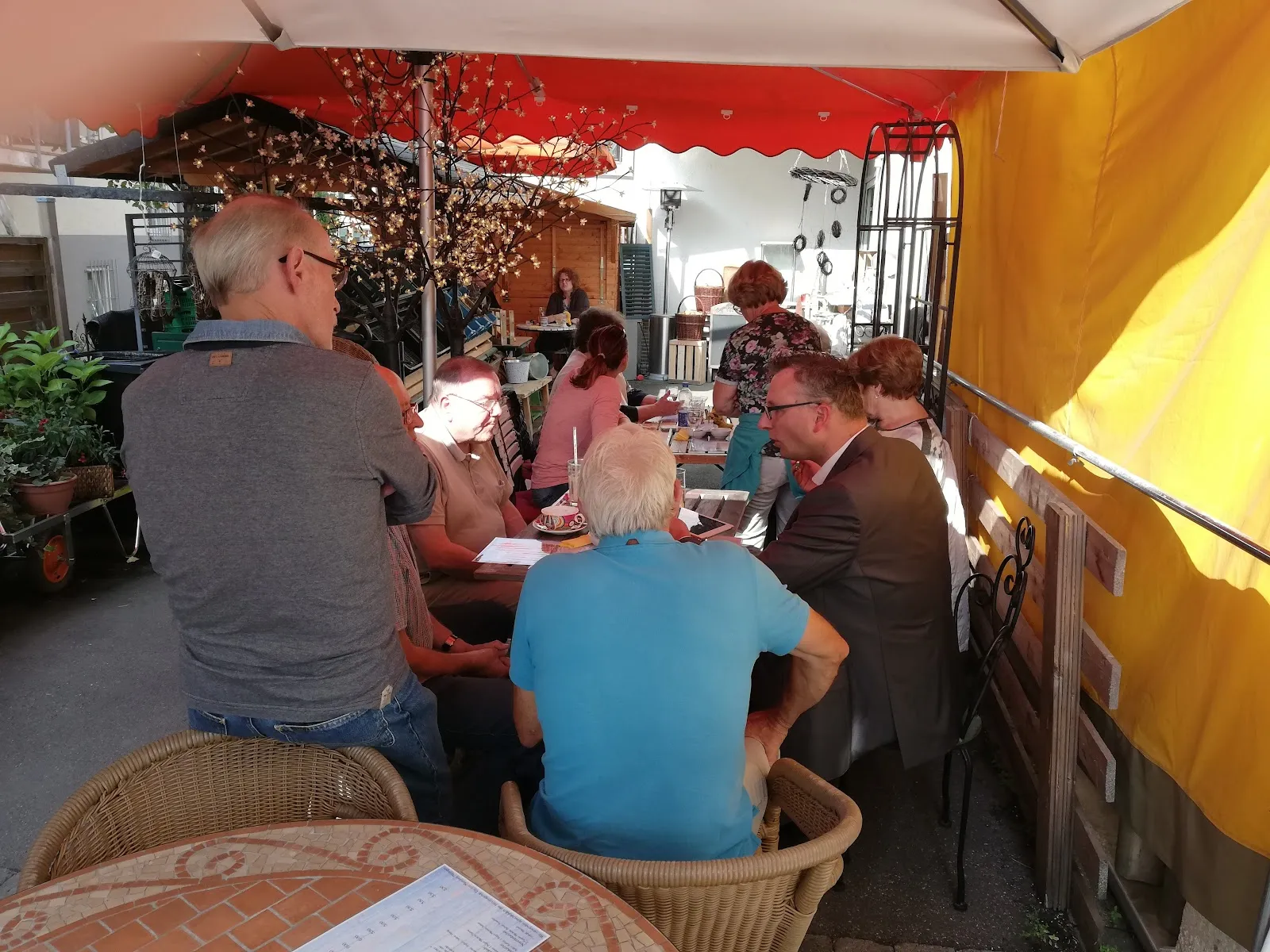 Сельскохозяйственный рынок Хофмаркт Пустеблюме в Обербойхингене