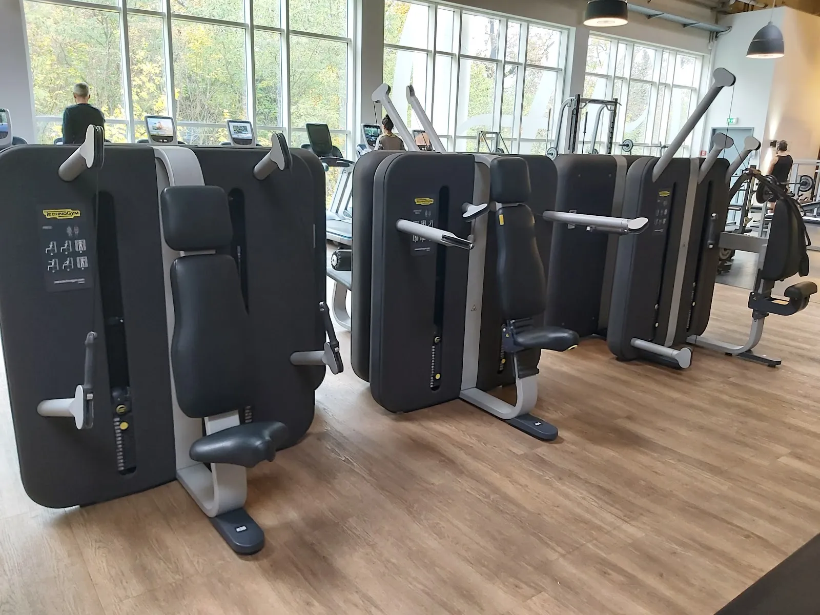 Фитнес-клуб и бассейн Holmes Place Berlin New World