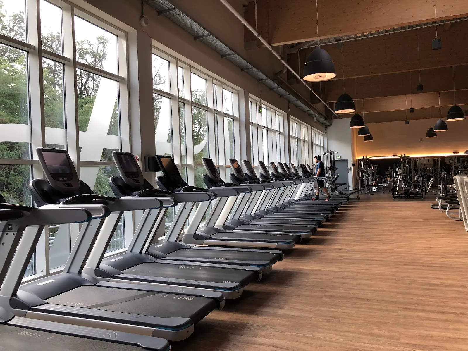 Фитнес-клуб и бассейн Holmes Place Berlin New World