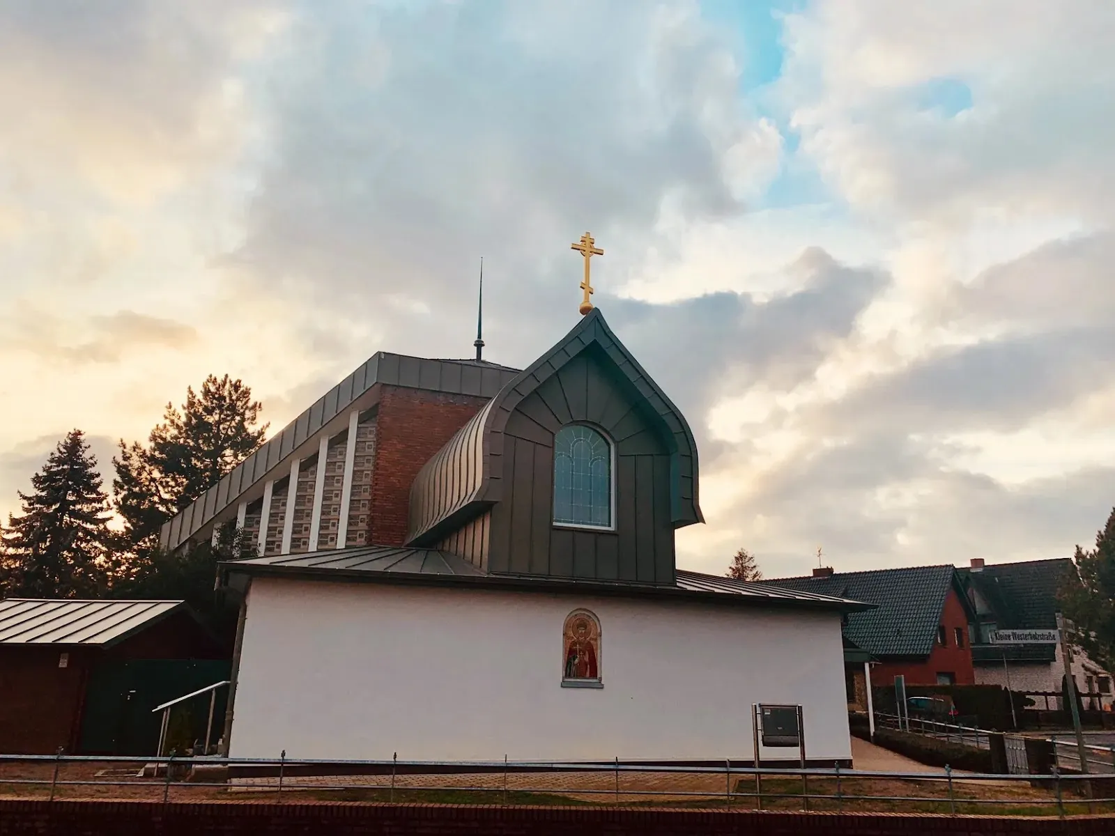 Храм Святых Царственных Страстотерпцев