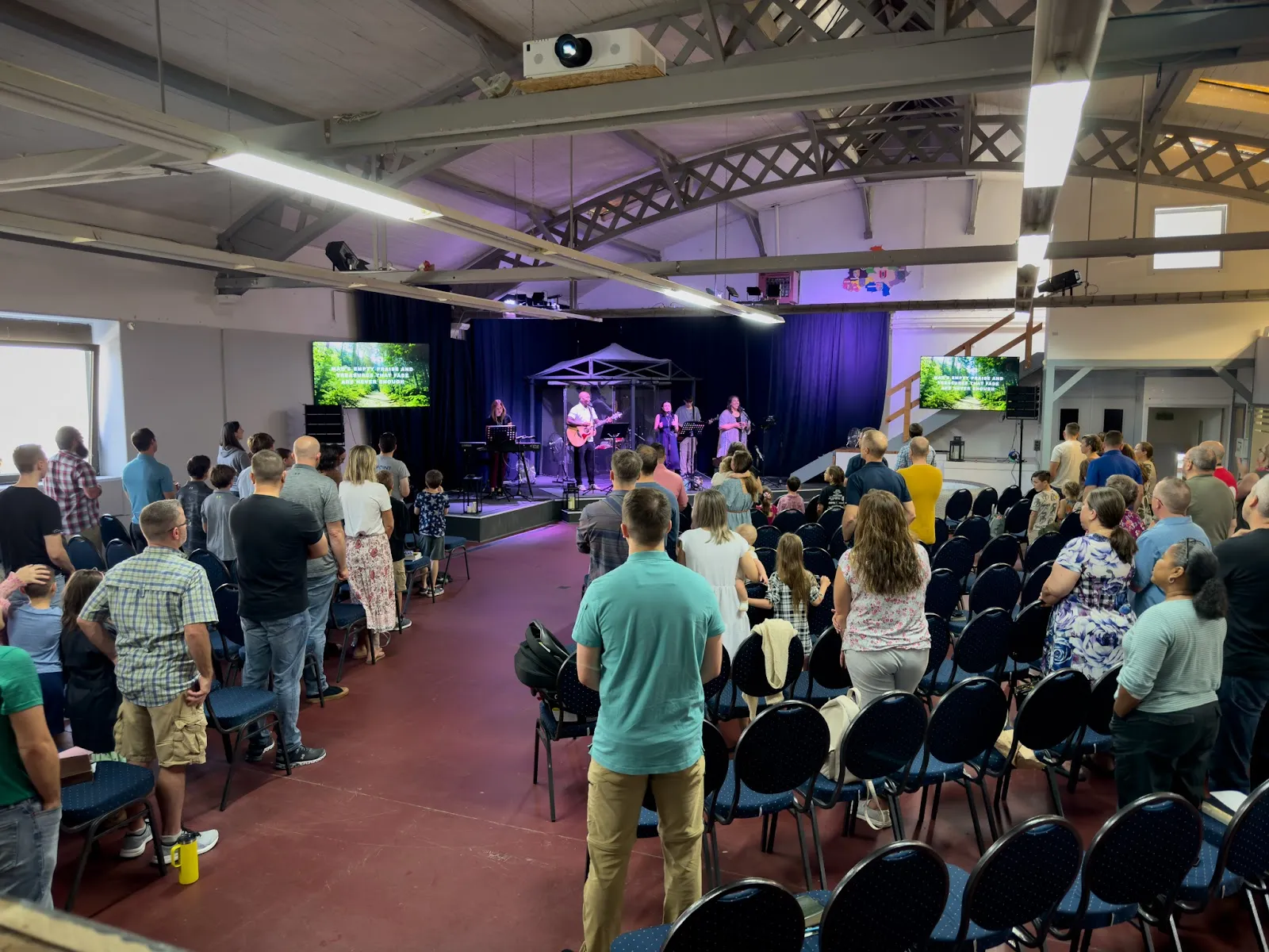 Внешний вид Христианской церкви Вэйпоинт в Ландштуле