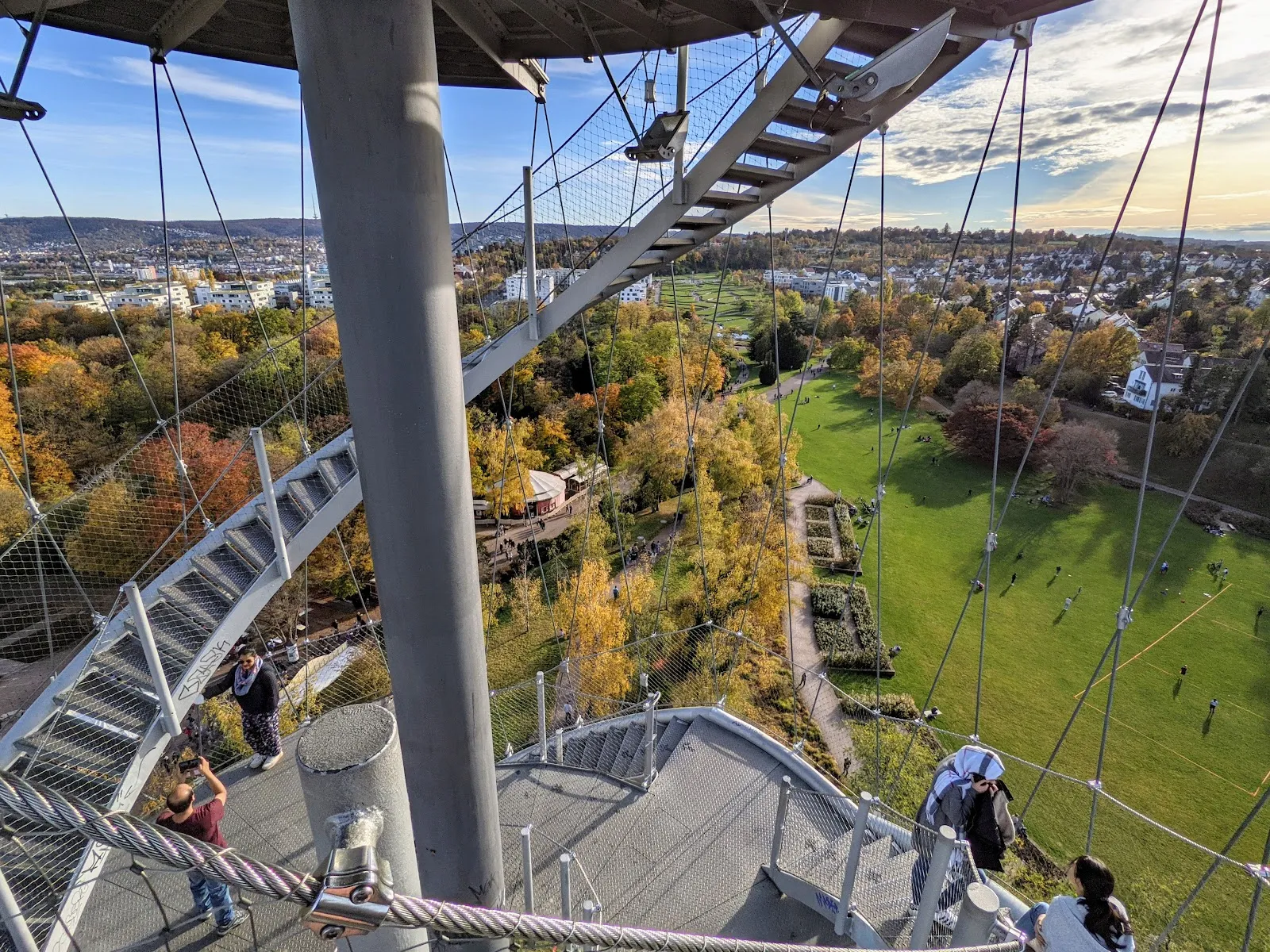 Вид на Хёэнпарк Киллесберг со знаменитой телебашней