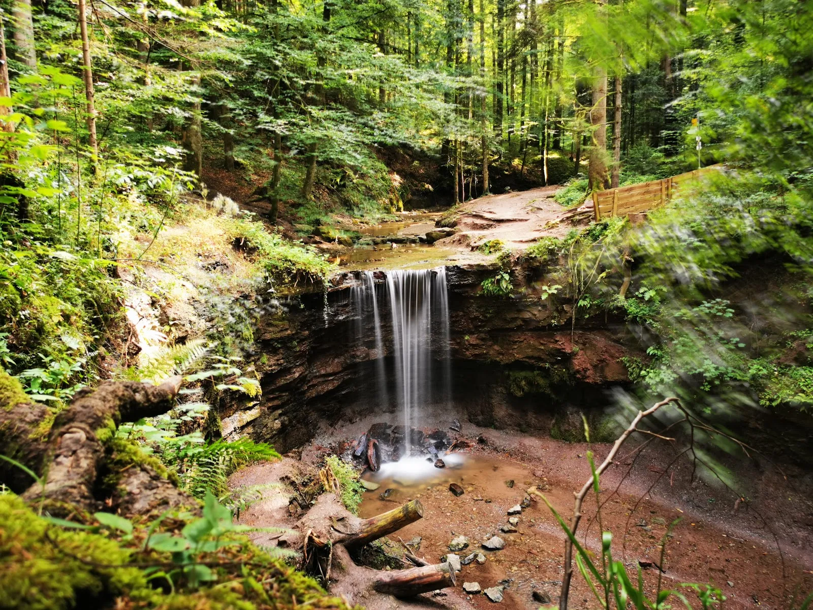 Водопад в долине Хёршбахталь, Мурхардт, Германия