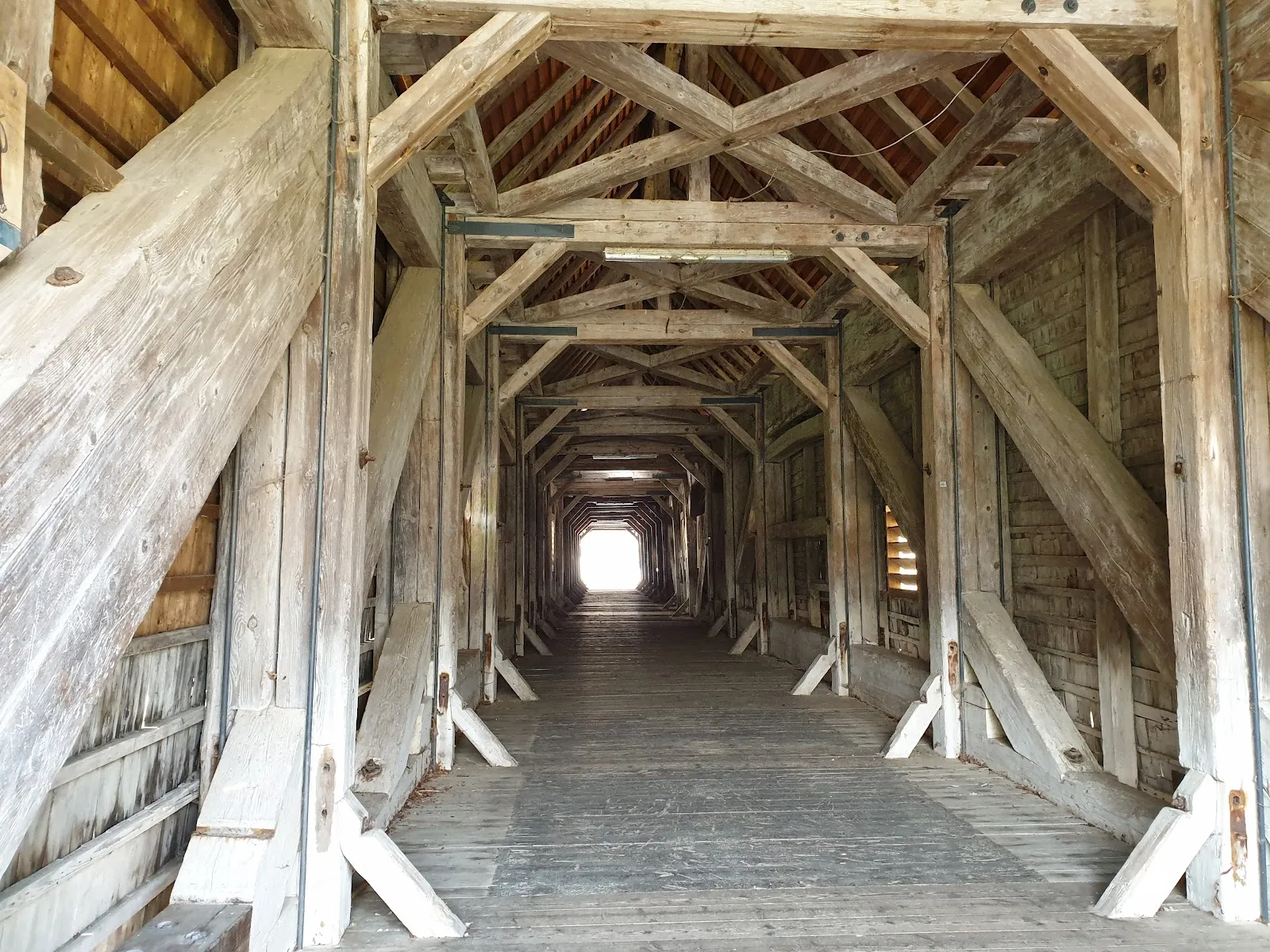 Исторический мост в Бойроне