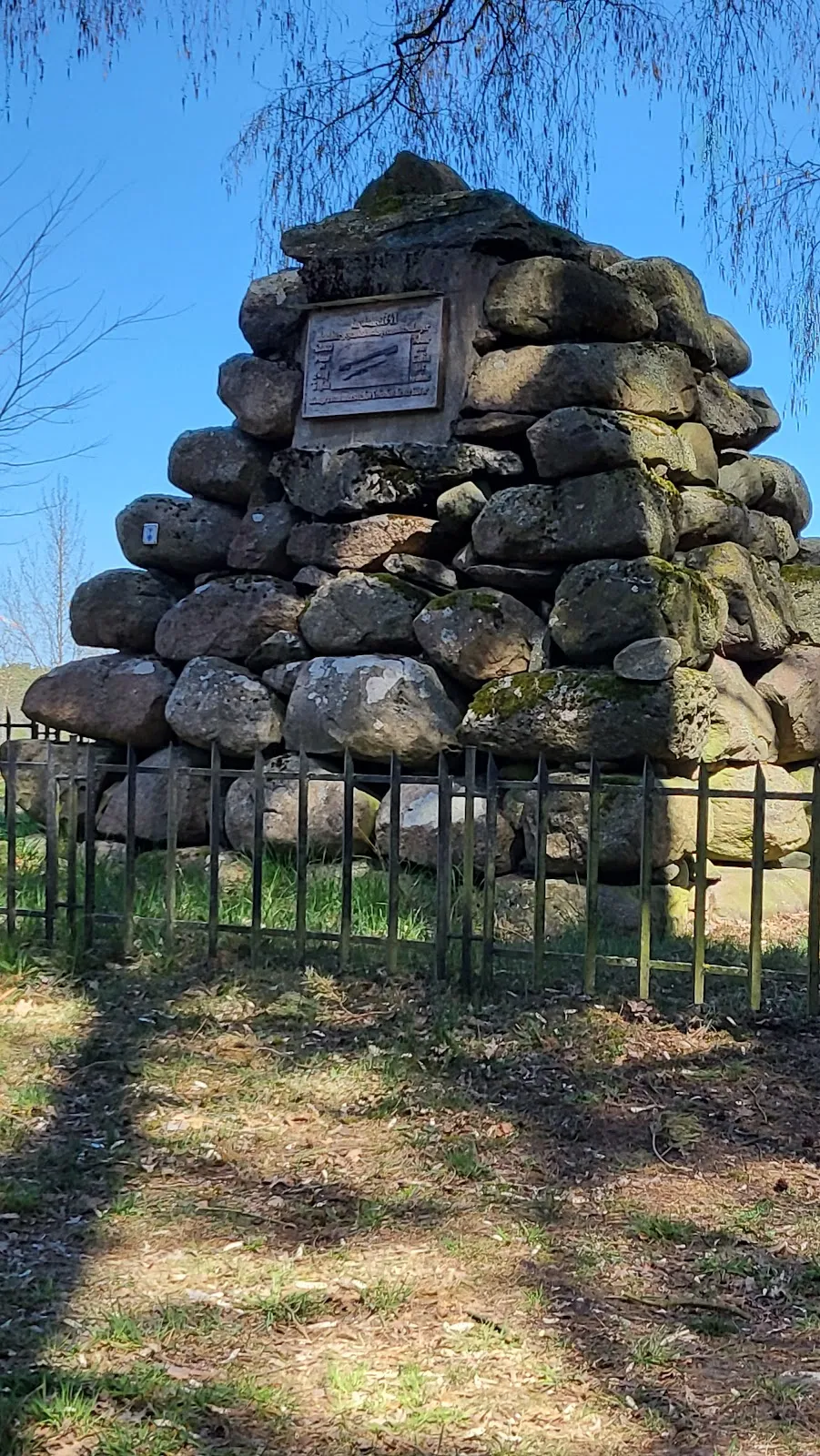 Каменная пирамида в Реккане, Германия